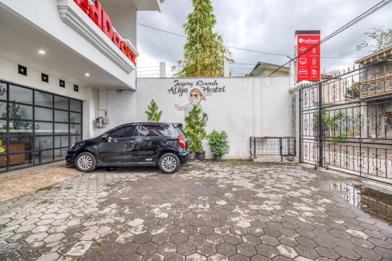 Reddoorz Hostel Near Stadion Mandala Krida Yogya Yogyakarta Exteriér fotografie